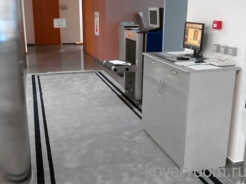 Композиция из полушерстяных ковров и ковровых дорожек в бизнес центр Композиция из полушерстяных ковров и ковровых дорожек в бизнес центр